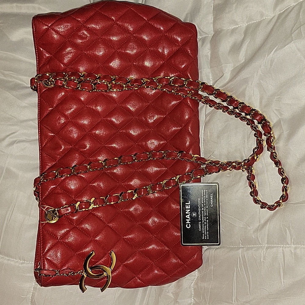 CHANEL vintage quilted shoulder bag